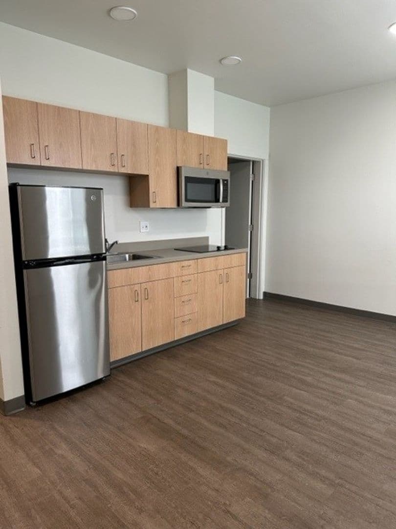 Salem Apartment: 990 Broadway St NE