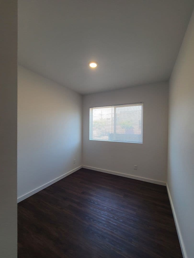 Sweet Home Apartment: 987 Long St