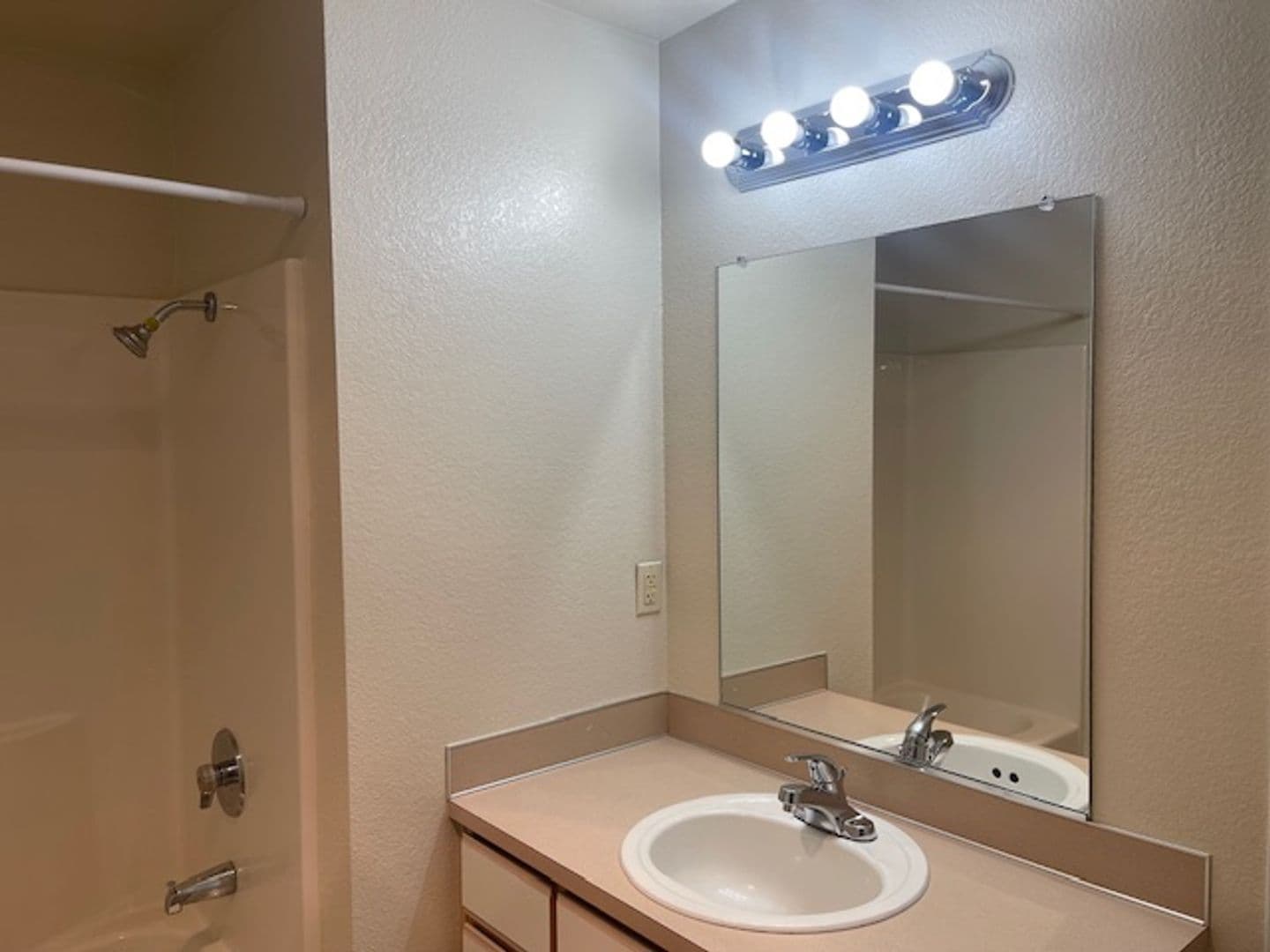 Salem Apartment: 1380 Seattle Slew Drive SE