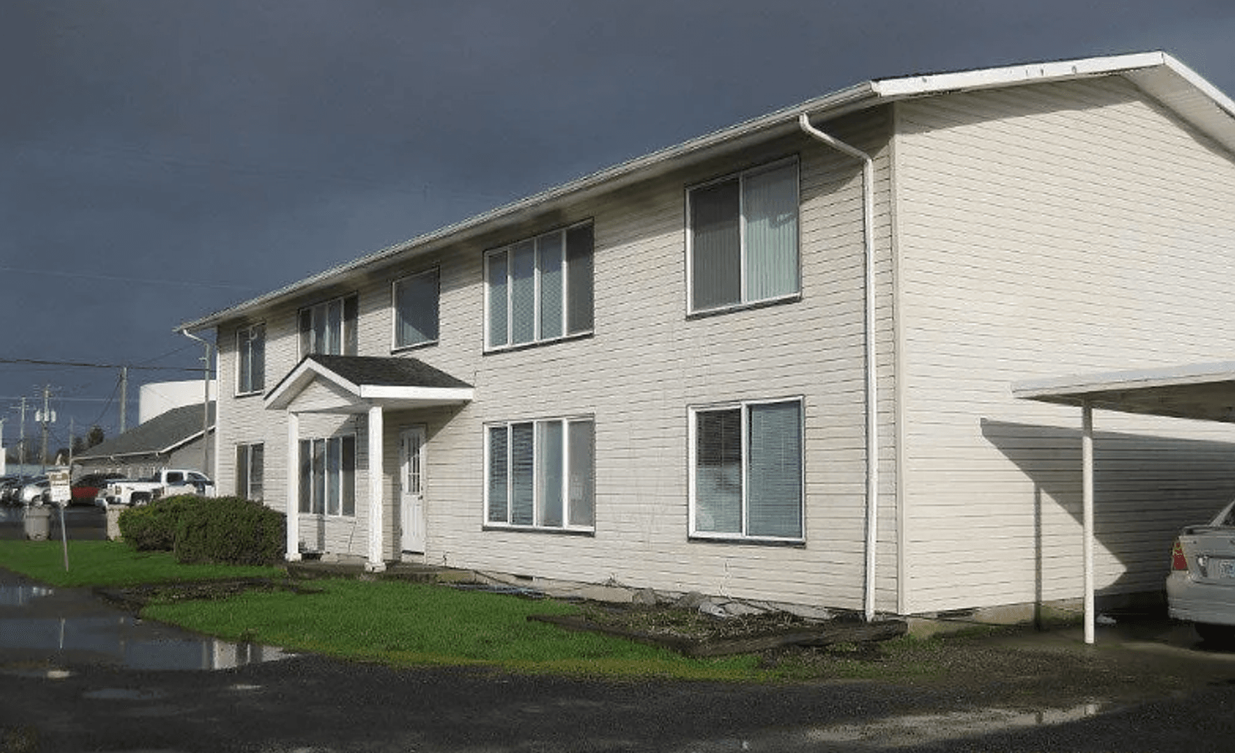 Albany Apartment: 910 18th Ave SE