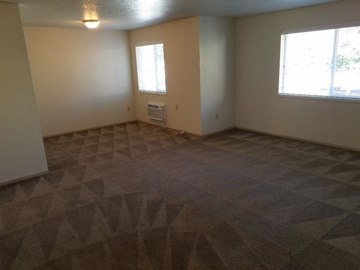 Keizer Apartment: 1026 Ring Street NE
