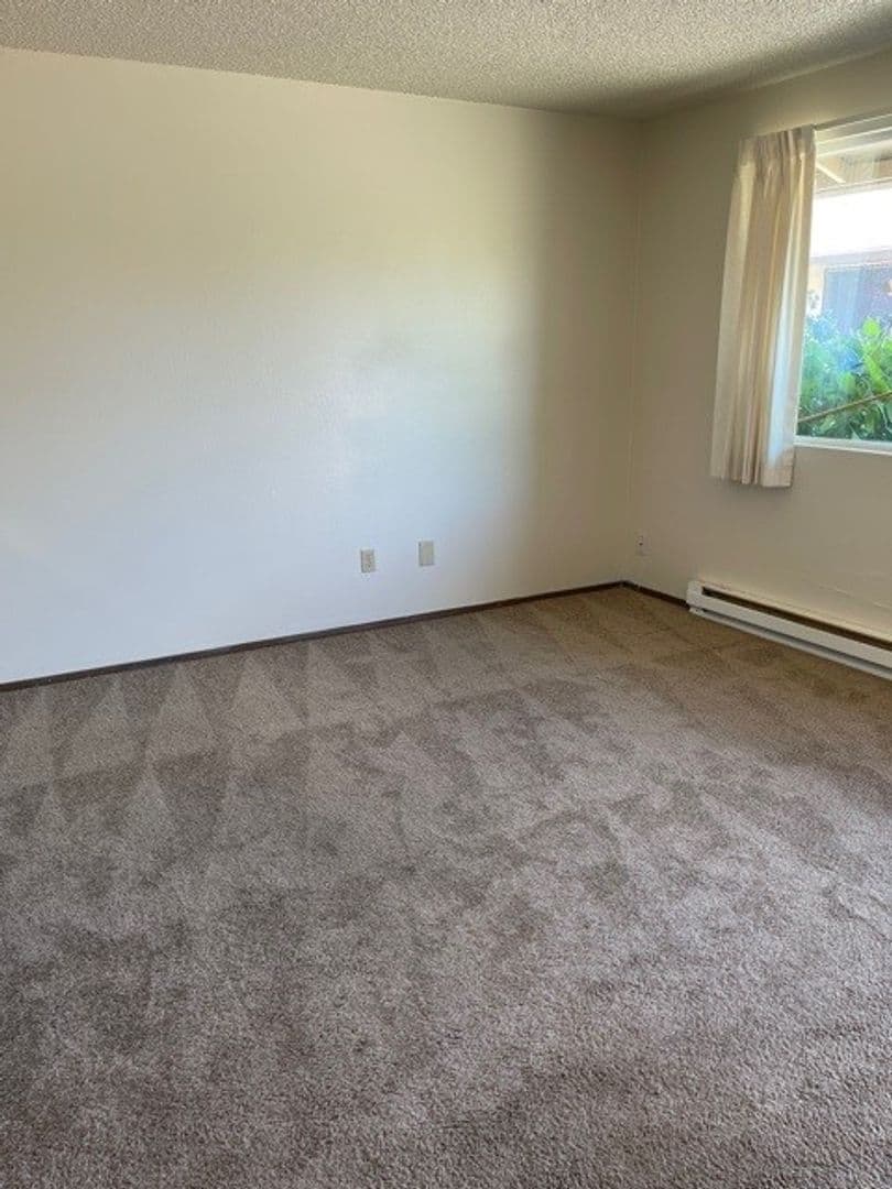 Salem Apartment: 440 Lancaster Drive SE