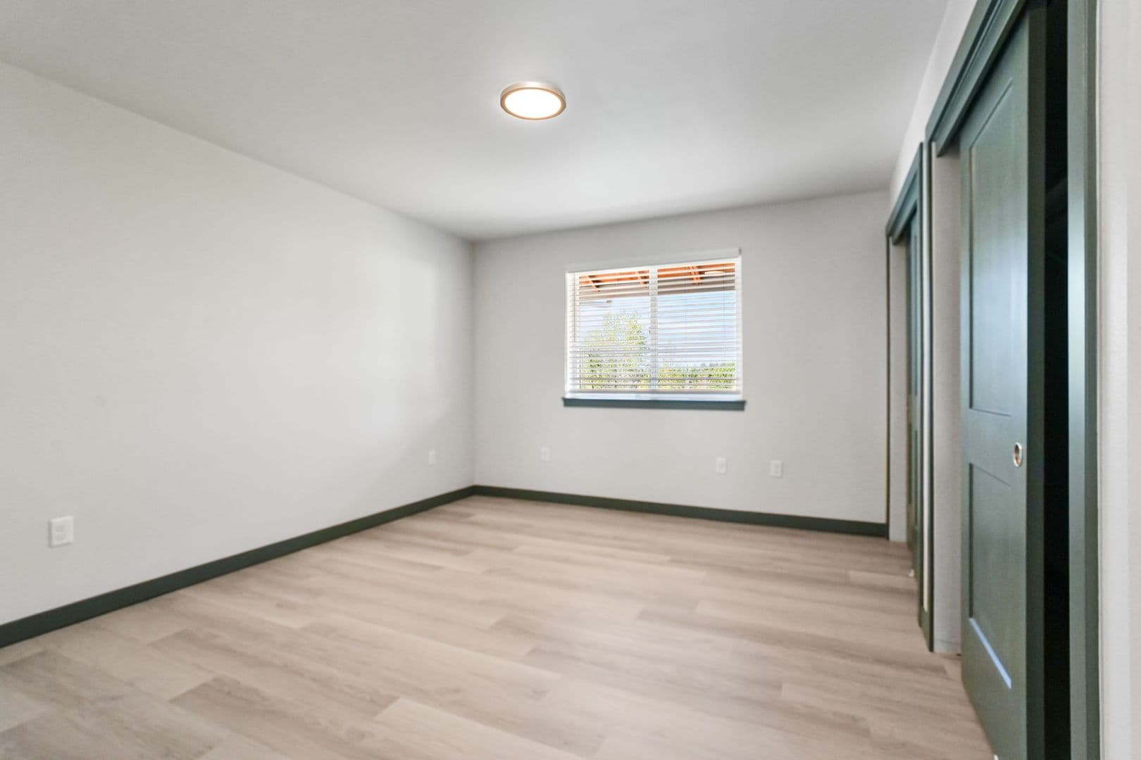 Lebanon Apartment: 305 East Airport Road