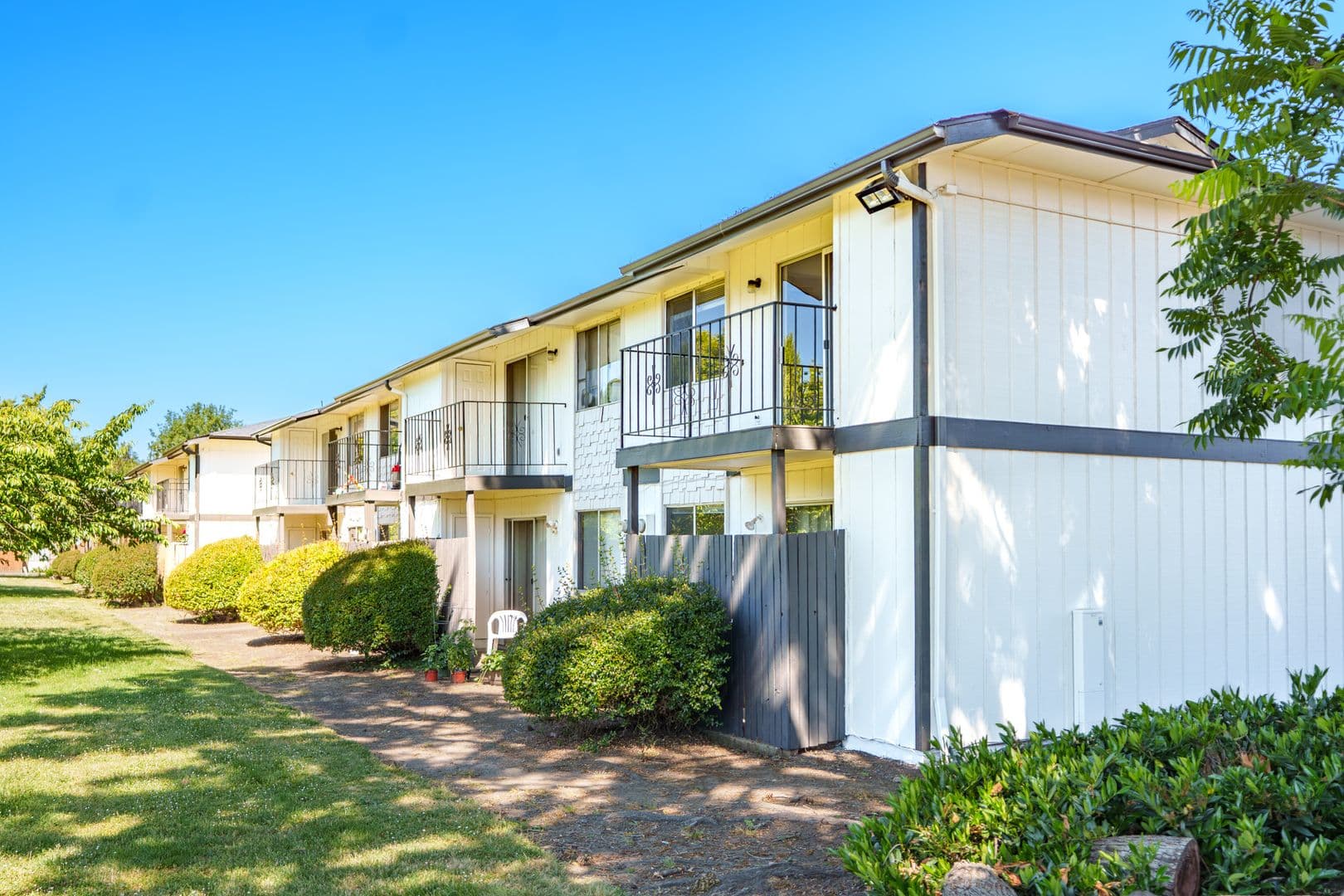 Salem Apartment: 3755 Hawthorne Ave NE