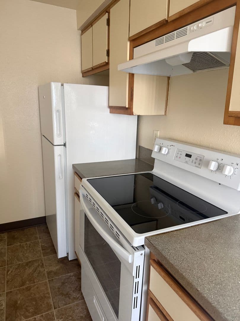 Salem Apartment: 4209 Satter Place NE