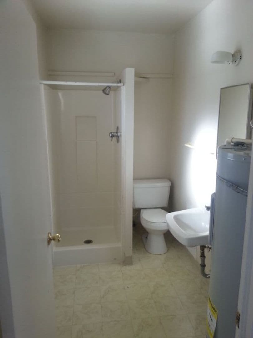 Salem Apartment: 1642 13th St SE