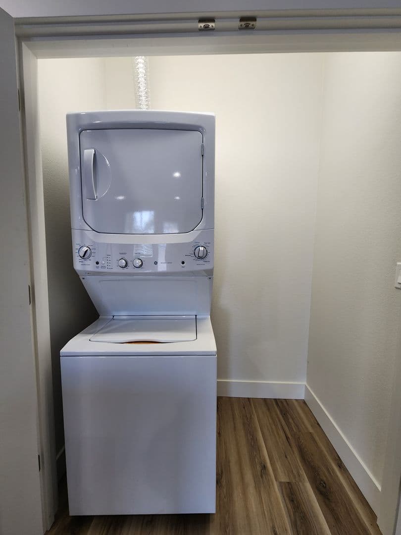Keizer Apartment: 1065 Clearview Ave NE