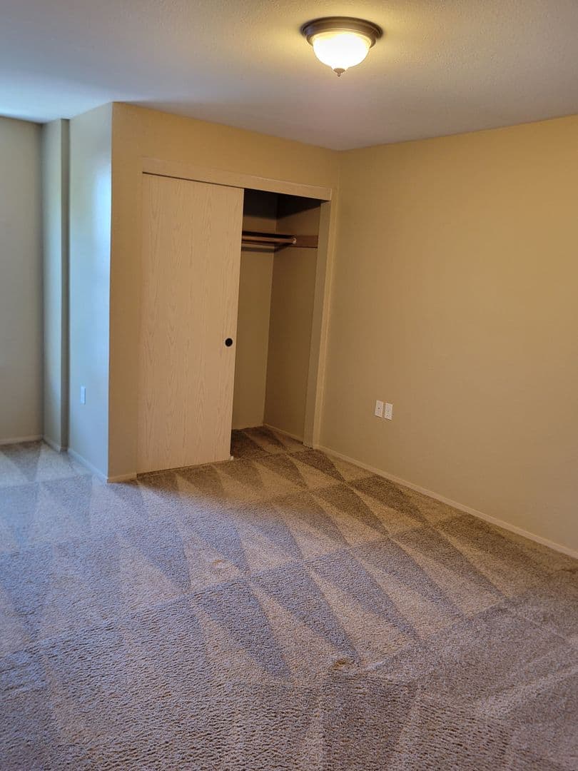 Salem Apartment: 435 Vista Ave SE