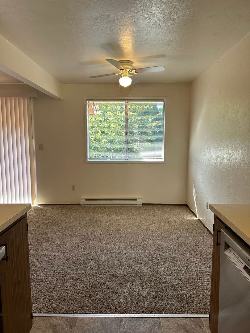 Salem Apartment: 3755 Hawthorne Ave NE