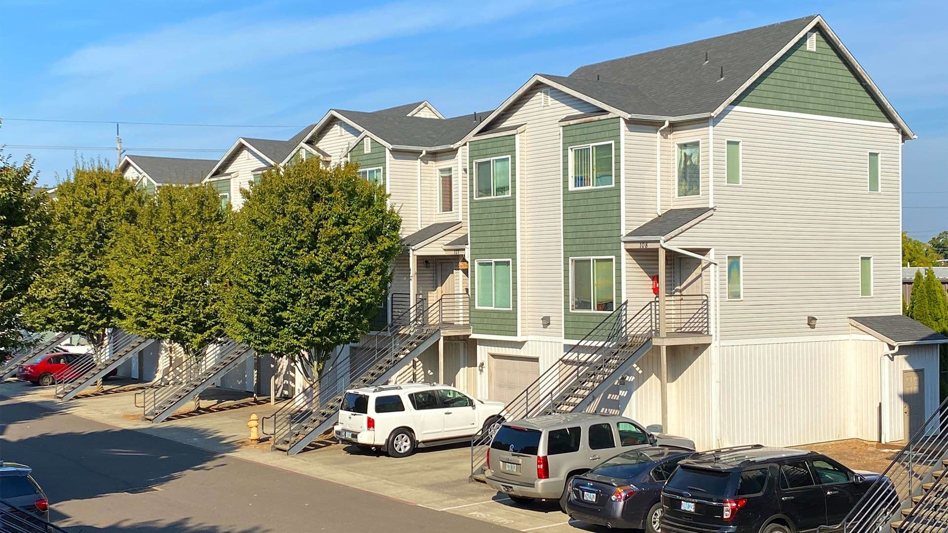 Salem Townhome: 3930 Sunnyview Road NE