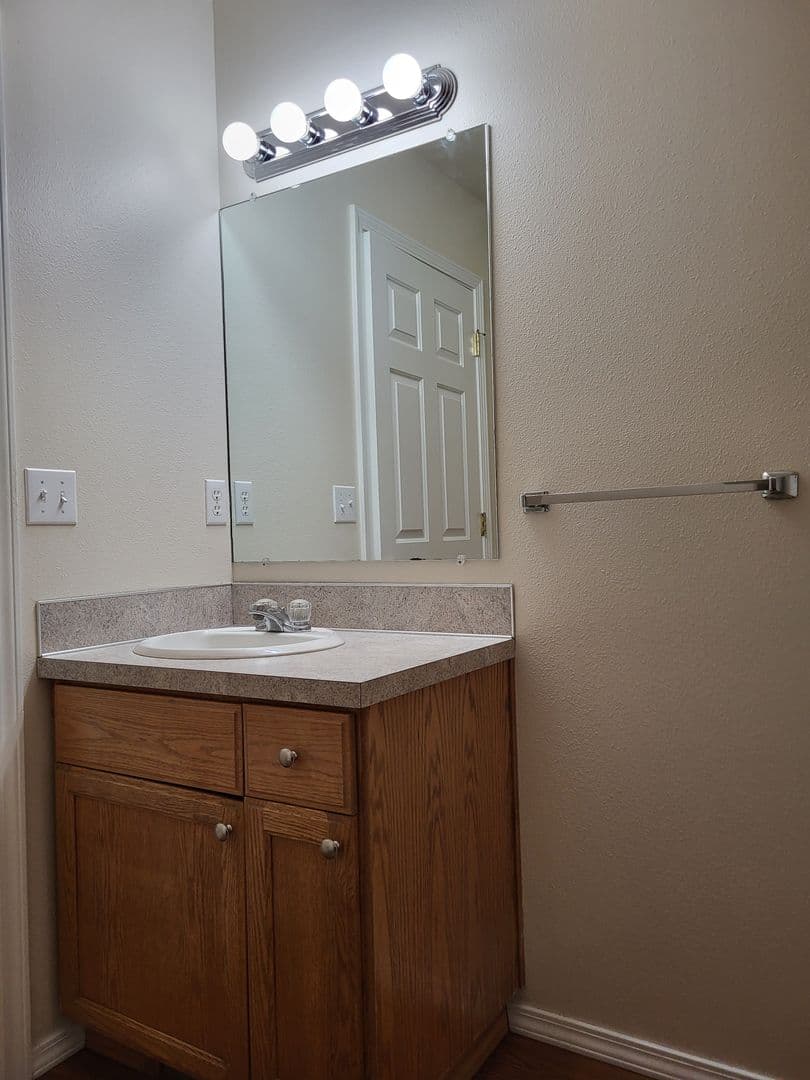 Salem Apartment: 2429 Michael Drive NE