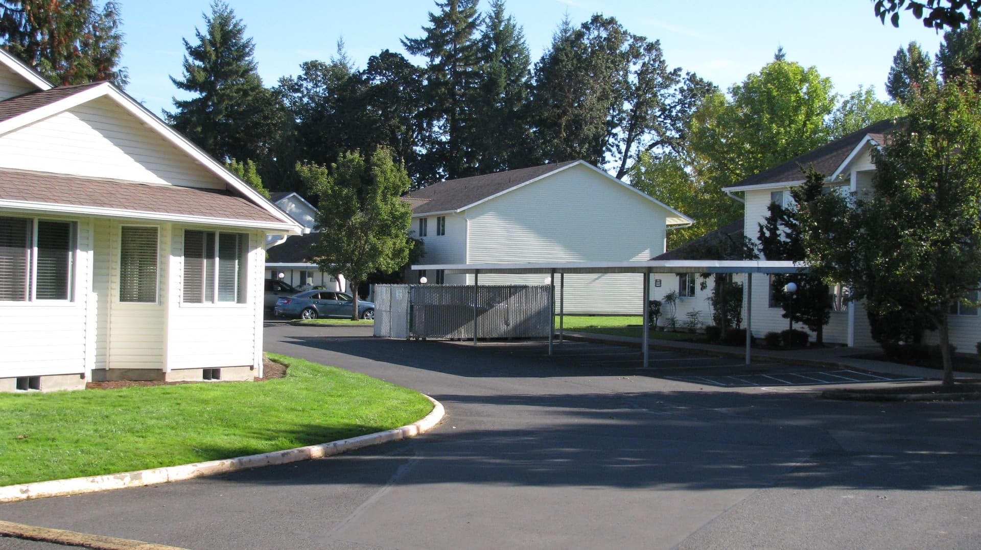 Independence Apartment: 205 N Gun Club Road