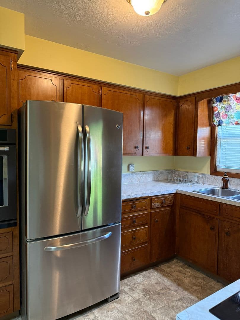 Salem House: 4649 39th Ave NE