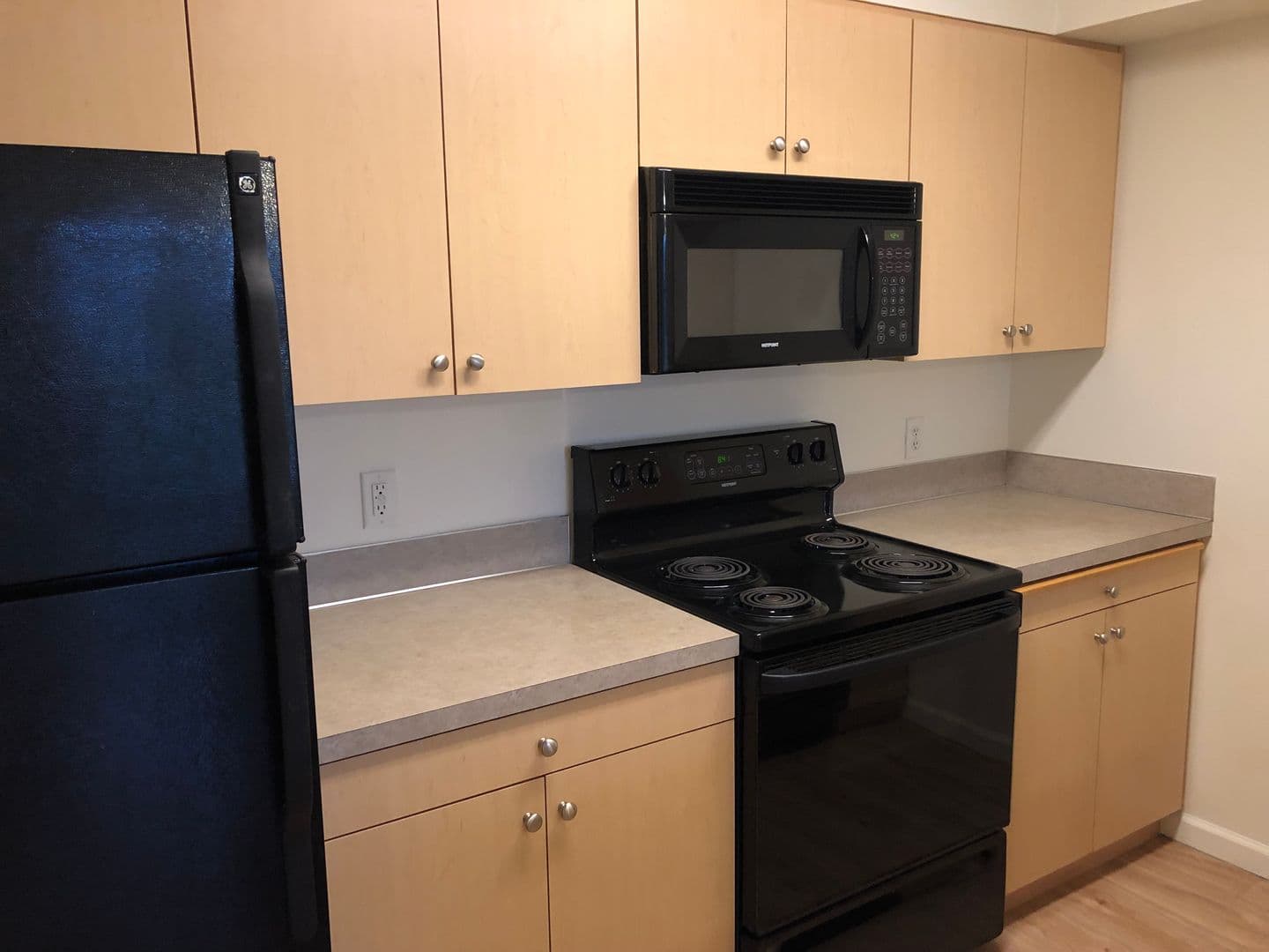 Sutherlin Apartment: 233 NW Sherman St