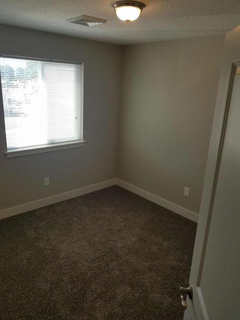 Stayton Apartment: 795 Rabbit Run