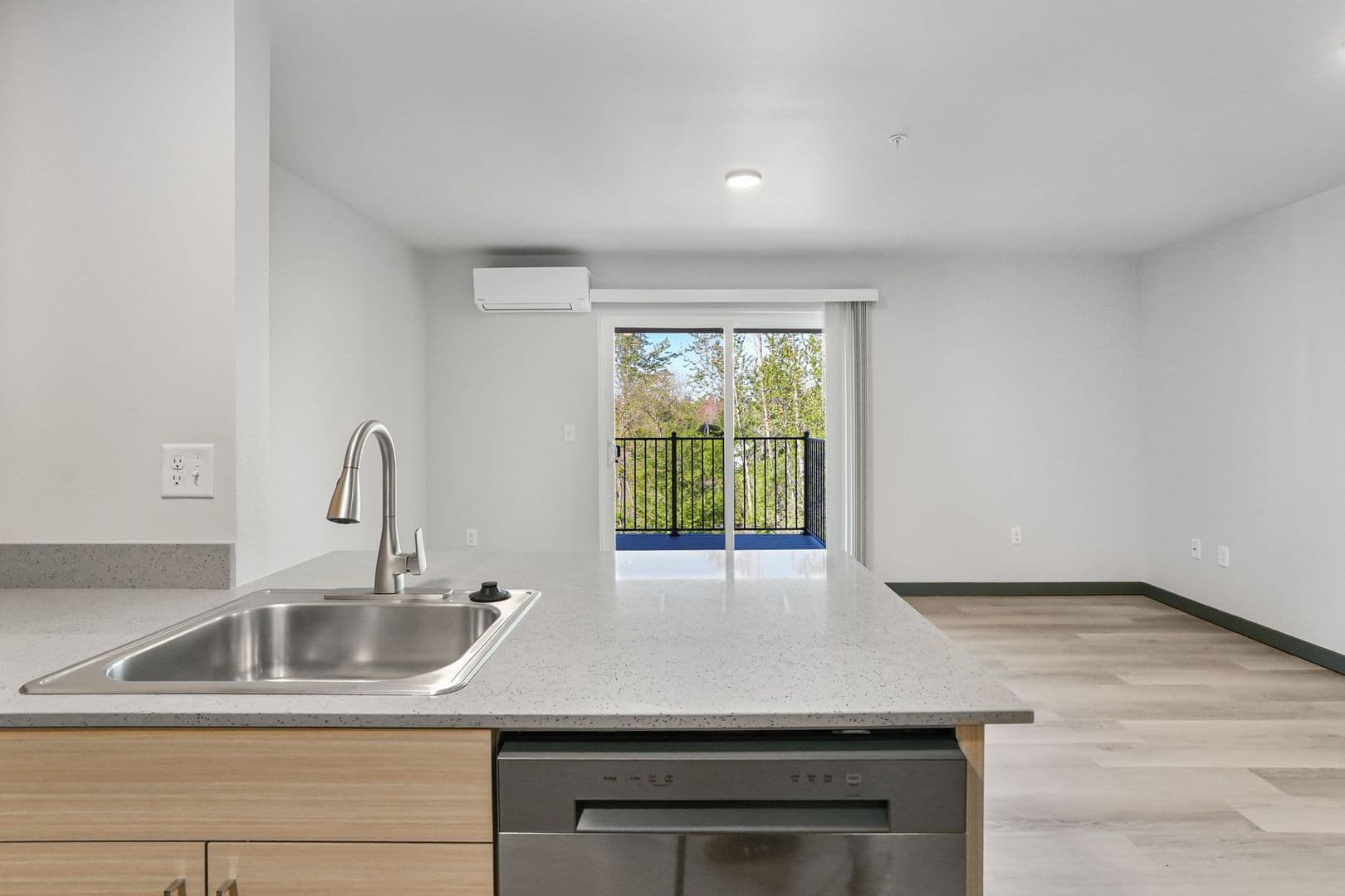 Lebanon Apartment: 305 East Airport Road