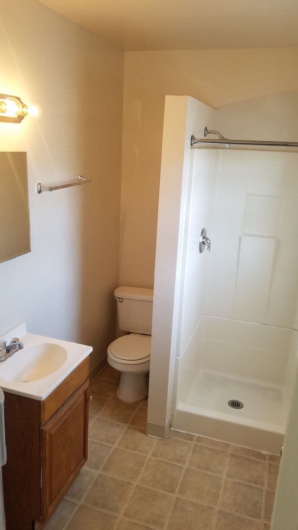 Salem Apartment: 1642 13th St SE