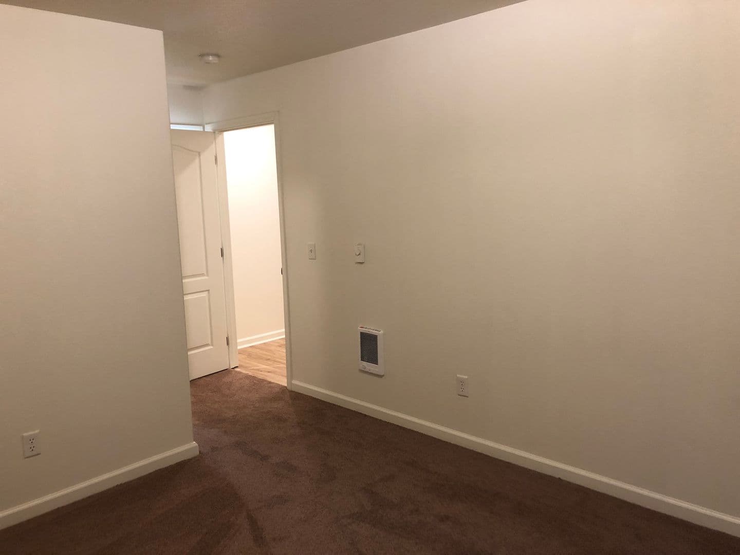 Sutherlin Apartment: 233 NW Sherman St