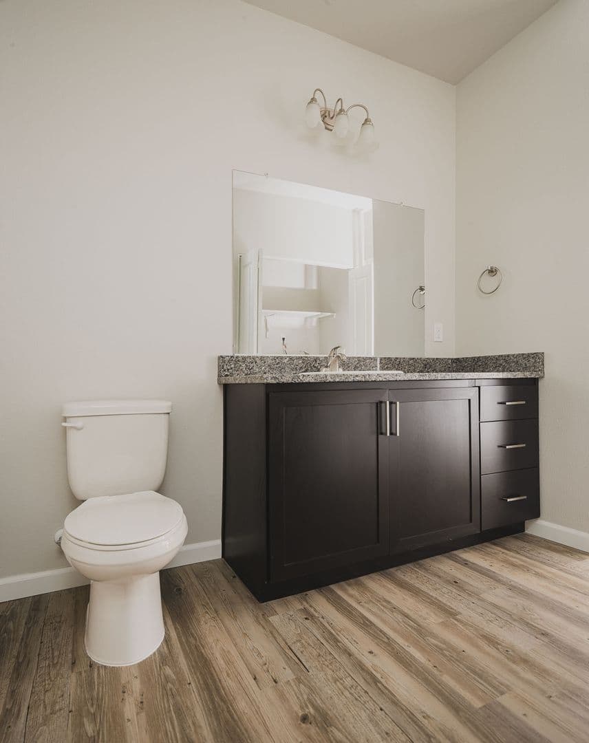 Salem Apartment: 3240 Harold Drive NE