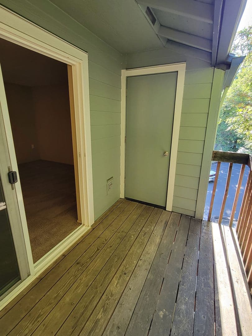 Salem Apartment: 435 Vista Ave SE