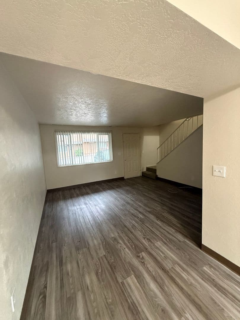 Salem Apartment: 180 Stoneway Drive NW