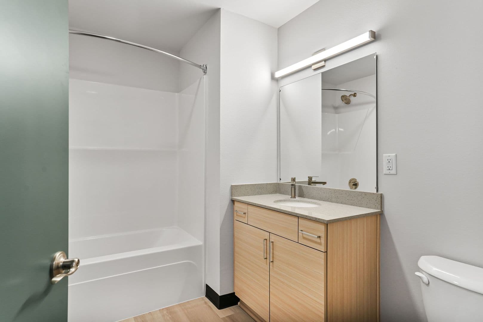 Lebanon Apartment: 305 East Airport Road