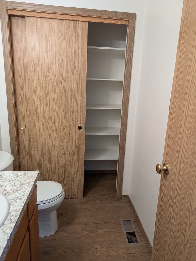 Keizer Apartment: 4022 Holly Ct NE