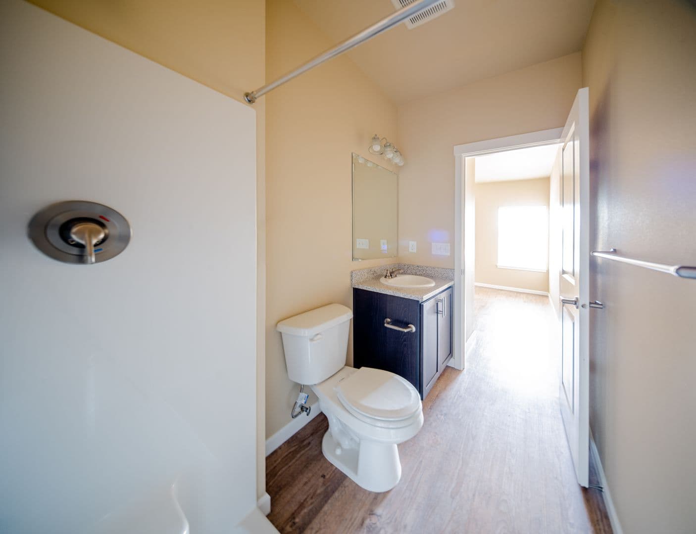 Salem Apartment: 3220 Lansing Avenue NE