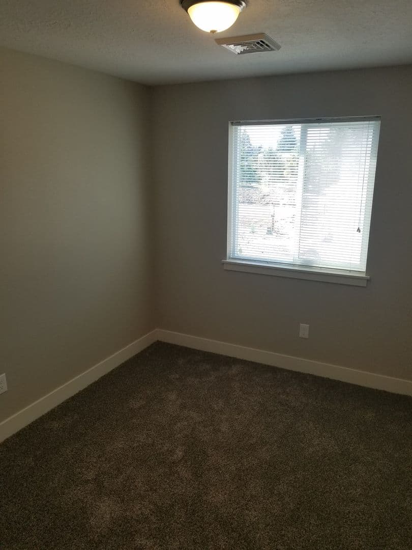 Stayton Apartment: 795 Rabbit Run