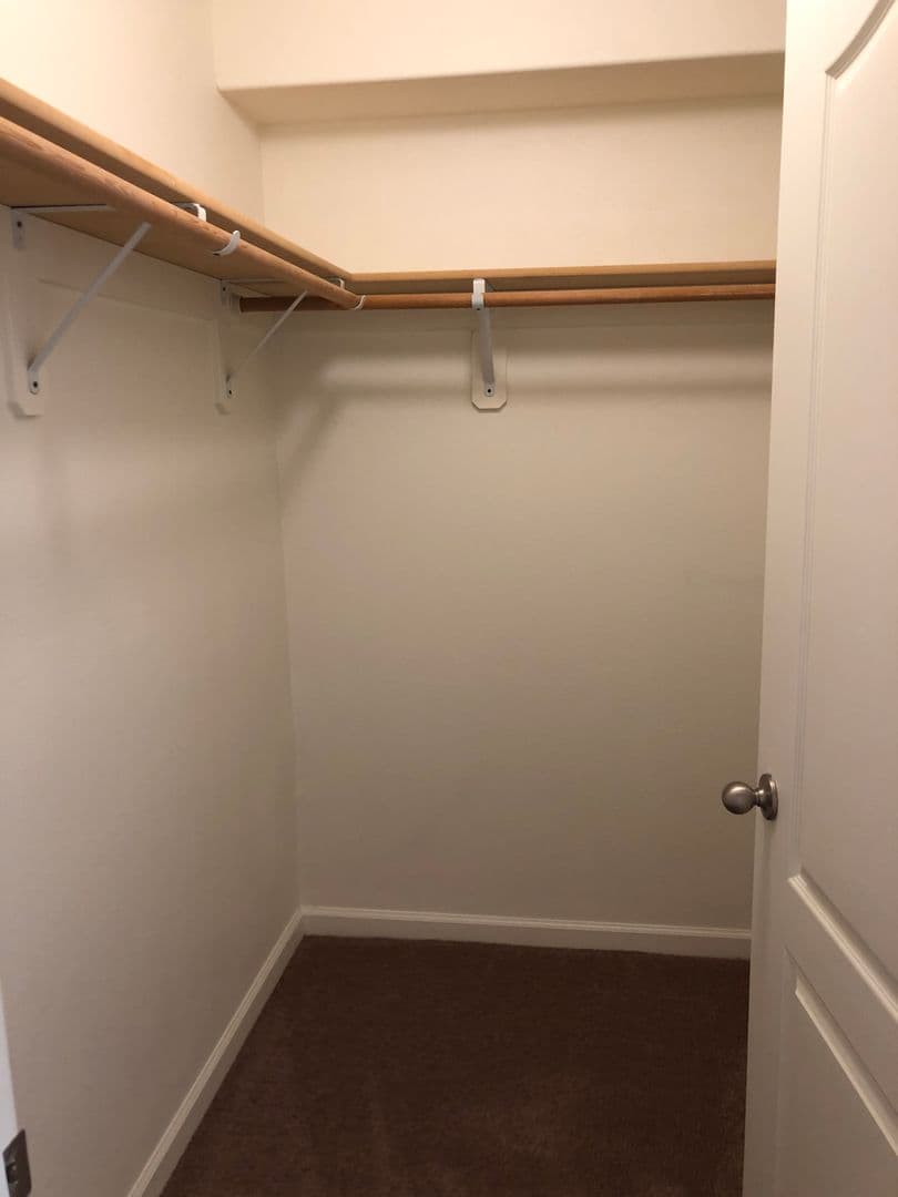 Sutherlin Apartment: 233 NW Sherman St