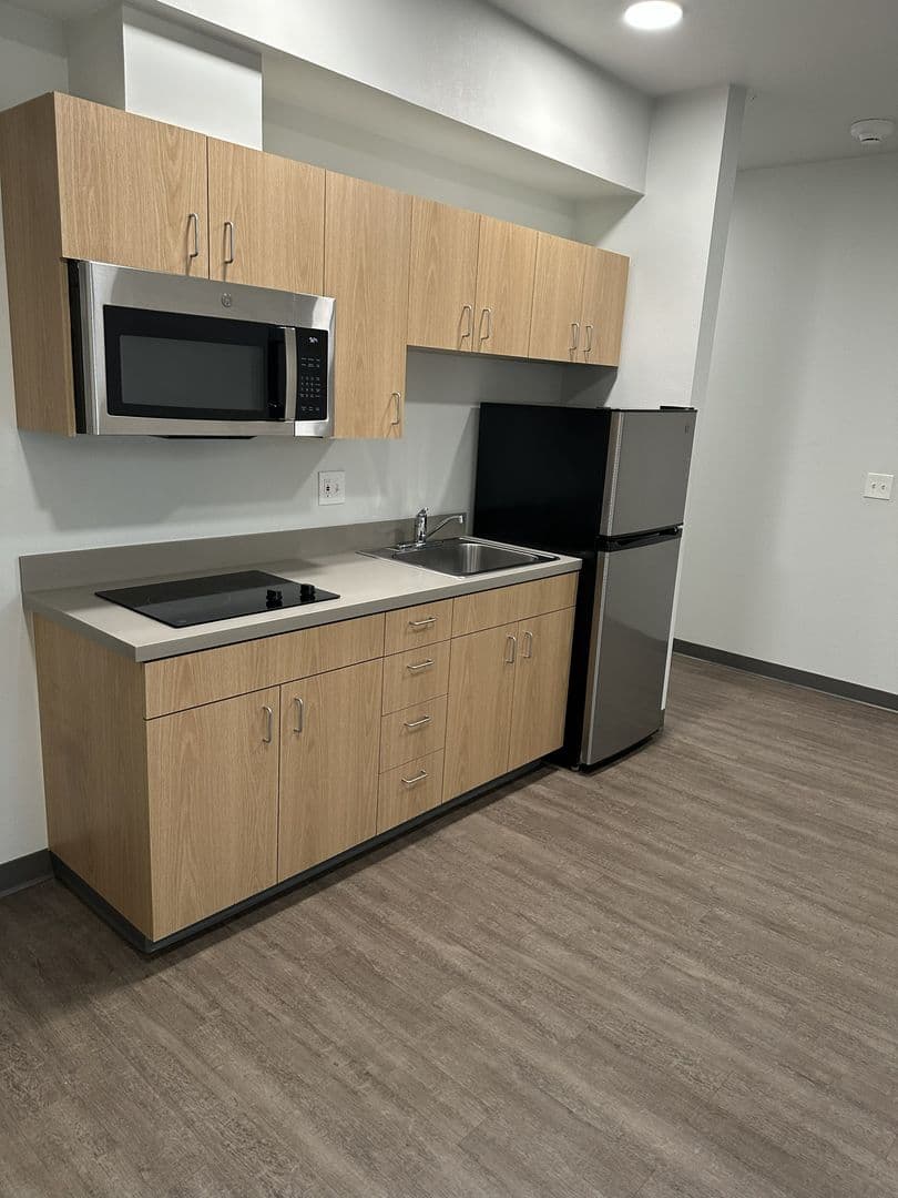 Salem Apartment: 990 Broadway St NE