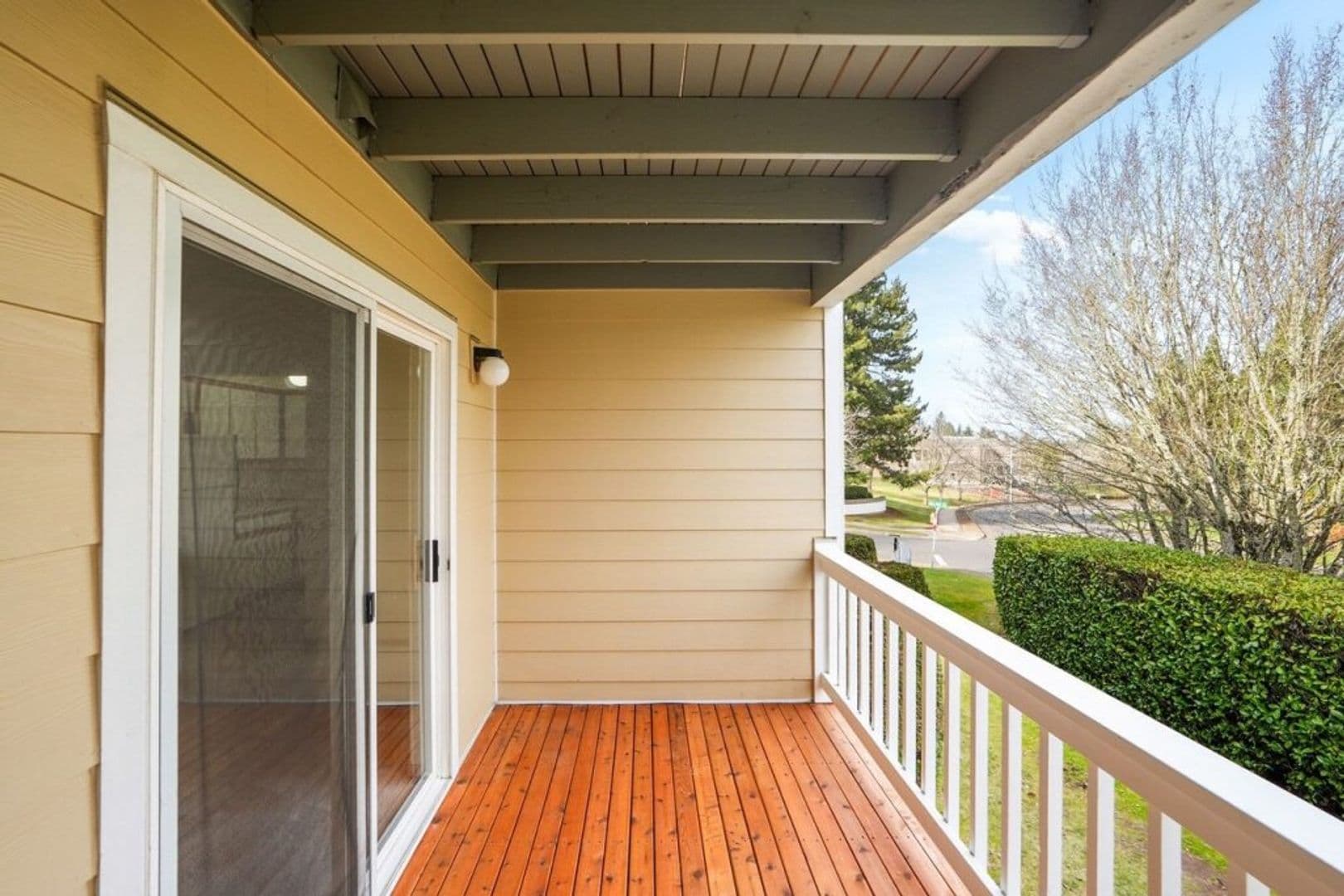 Salem Apartment: 2108 Red Oak Dr S