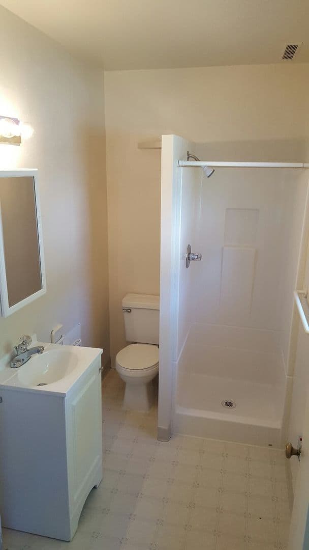 Salem Apartment: 1642 13th St SE
