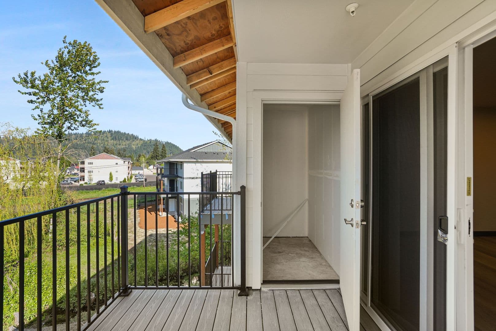 Lebanon Apartment: 305 East Airport Road