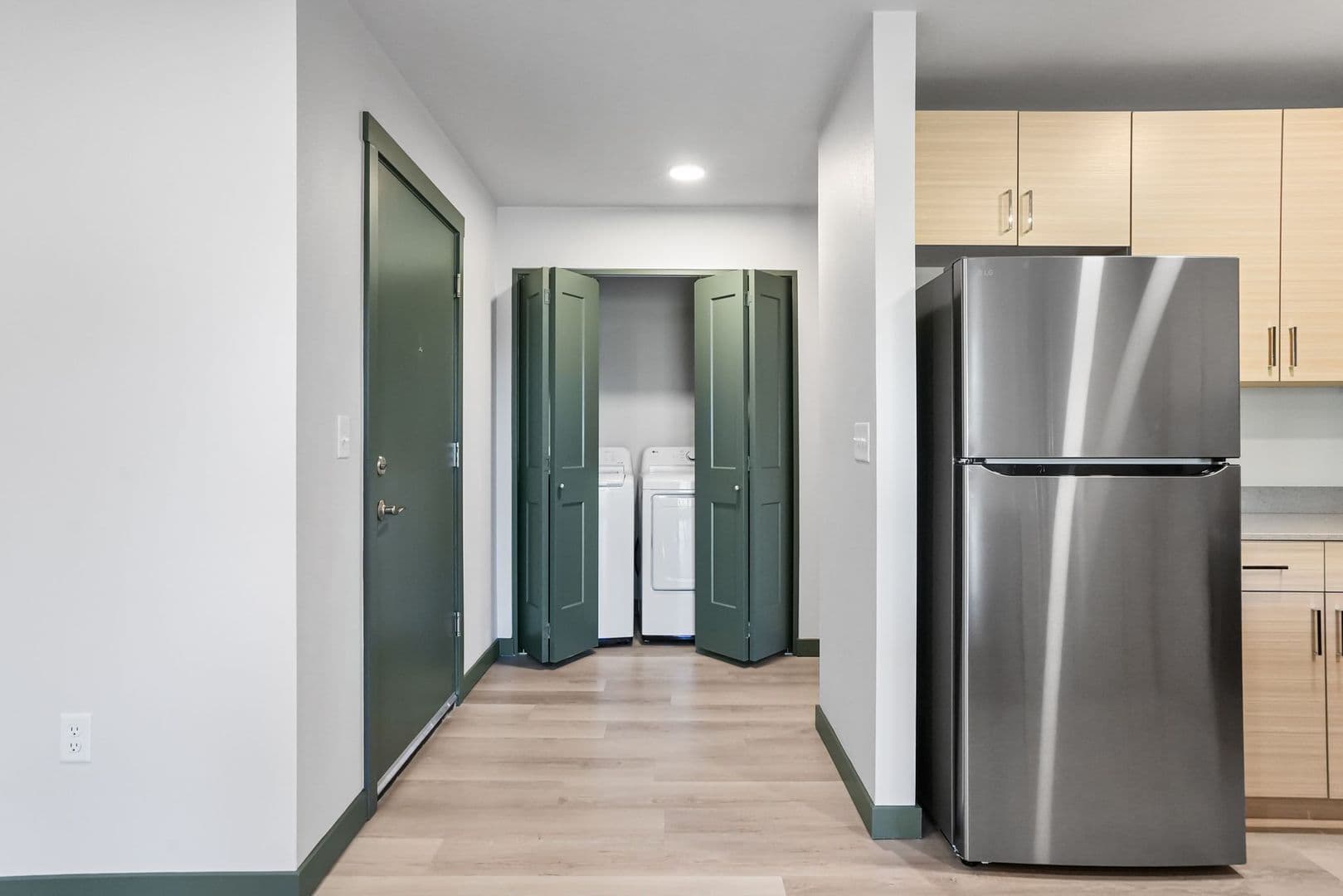 Lebanon Apartment: 305 East Airport Road