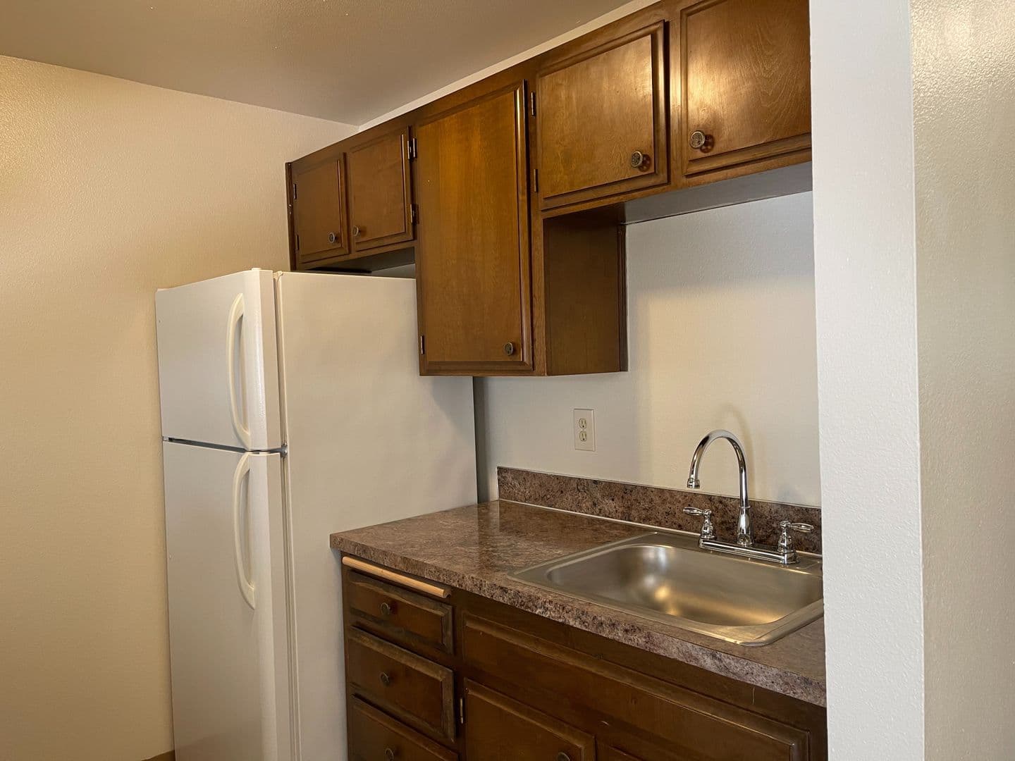 Salem Apartment: 440 Lancaster Drive SE