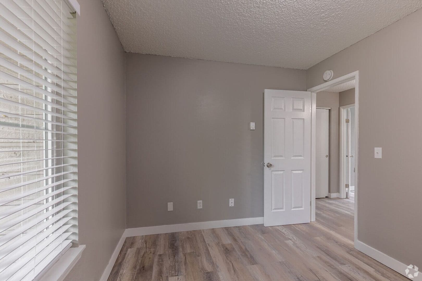 Salem Apartment: 2500 Lancaster Drive NE