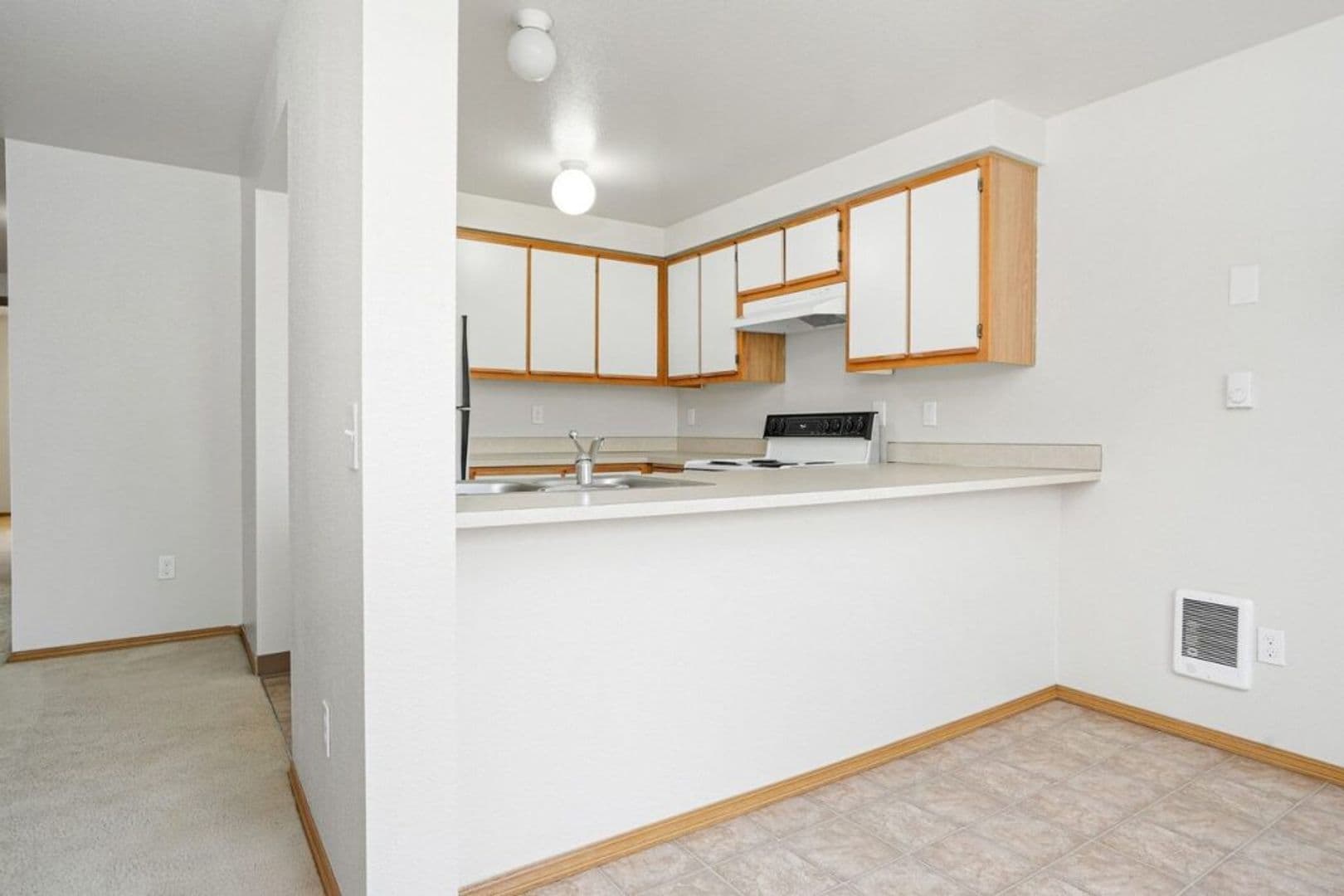 Salem Apartment: 2108 Red Oak Dr S