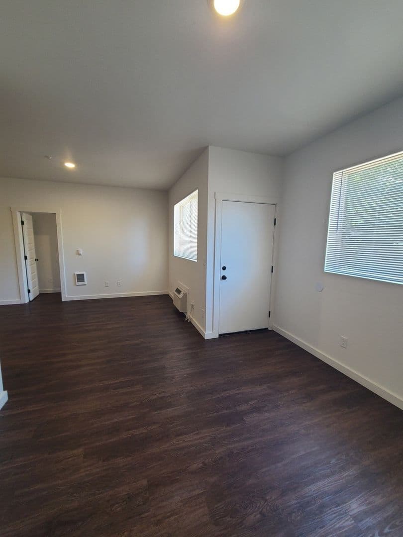 Sweet Home Apartment: 987 Long St