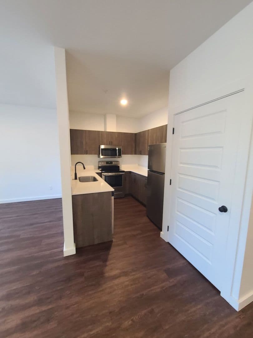 Sweet Home Apartment: 987 Long St