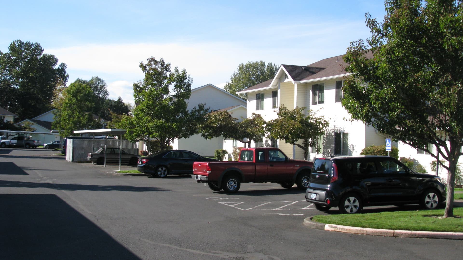 Independence Apartment: 205 N Gun Club Road