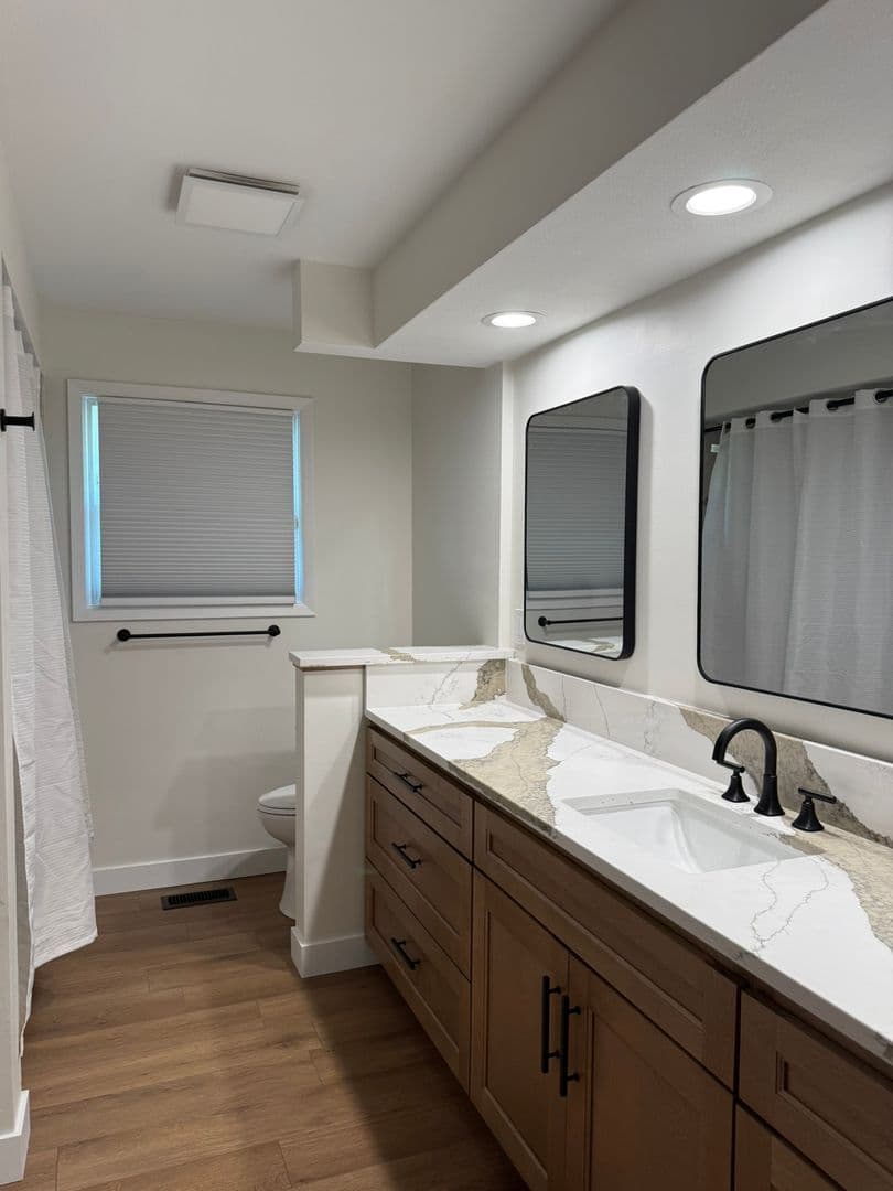 Salem House: 4649 39th Ave NE