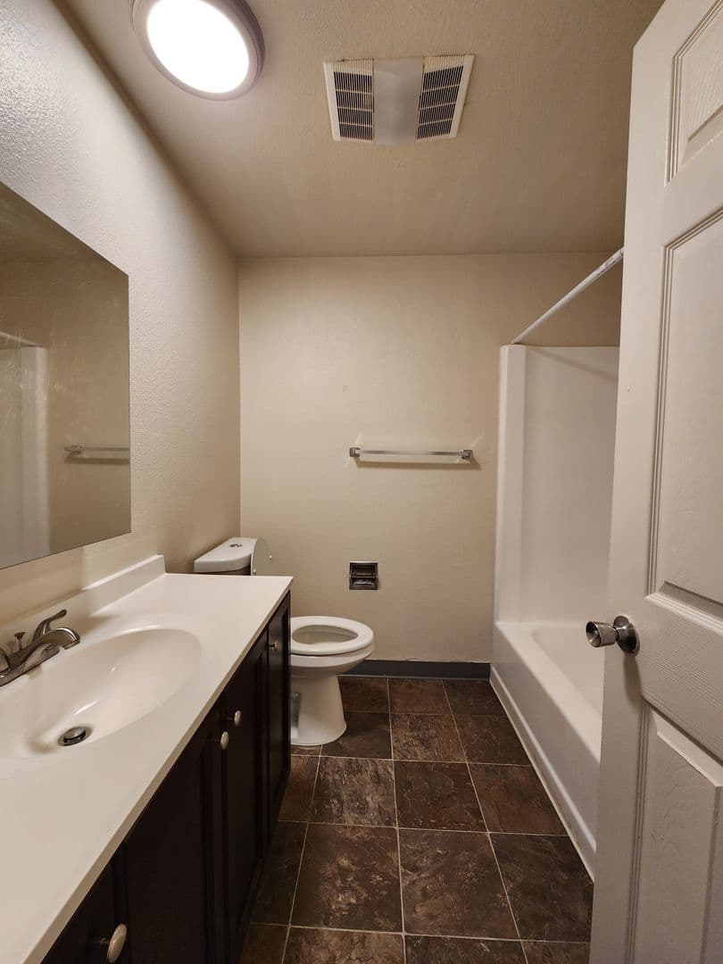 Salem Apartment: 3414 30th Ave NE