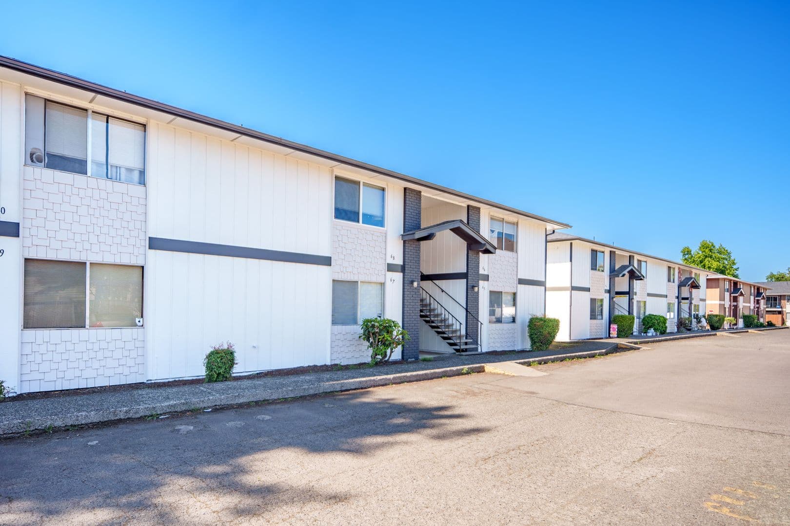 Salem Apartment: 3755 Hawthorne Ave NE