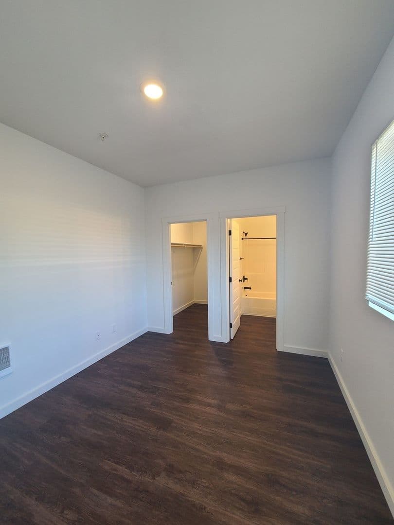 Sweet Home Apartment: 987 Long St