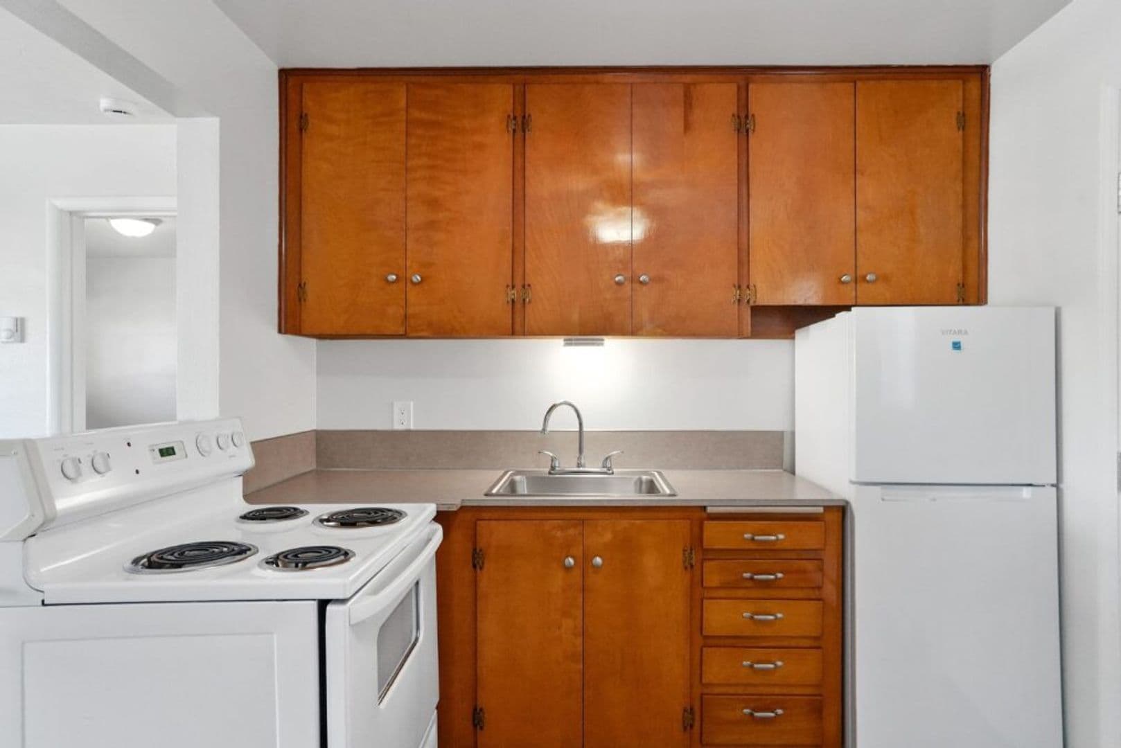 Salem Apartment: 1869 Broadway St NE