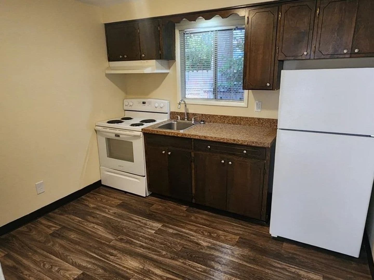 Salem Apartment: 158 Friendship Ave SE