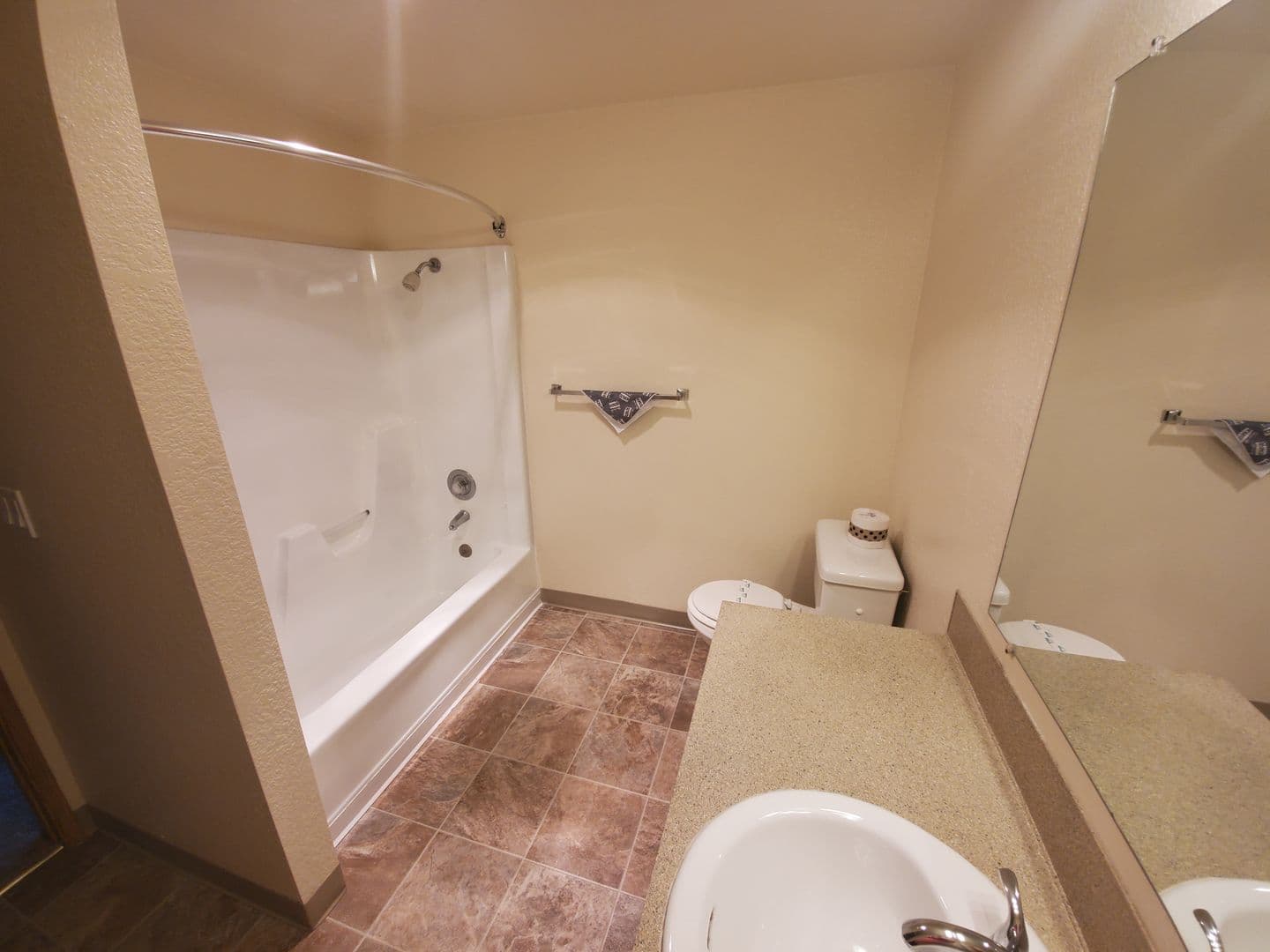 Salem Apartment: 4209 Satter Place NE