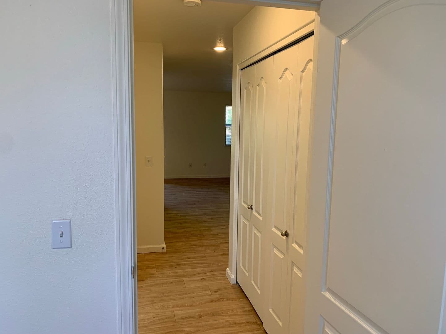 Sutherlin Apartment: 233 NW Sherman St