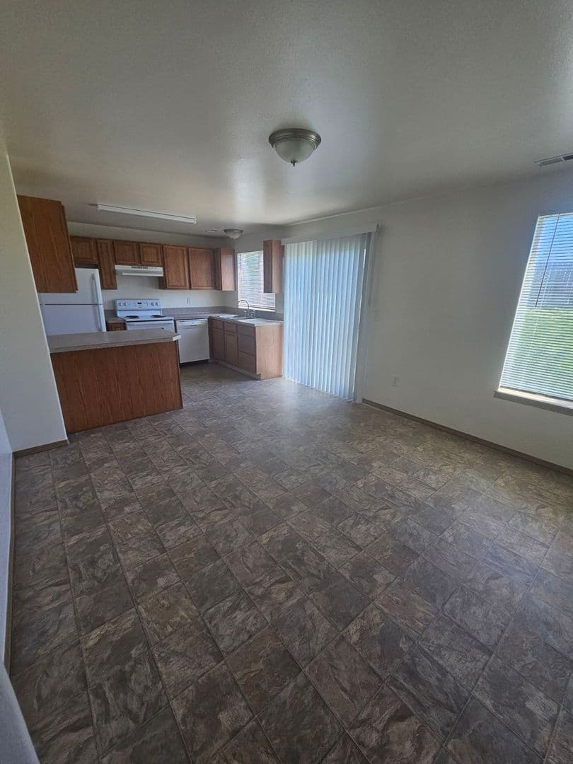 Albany Townhome: 3511 25th Court SE